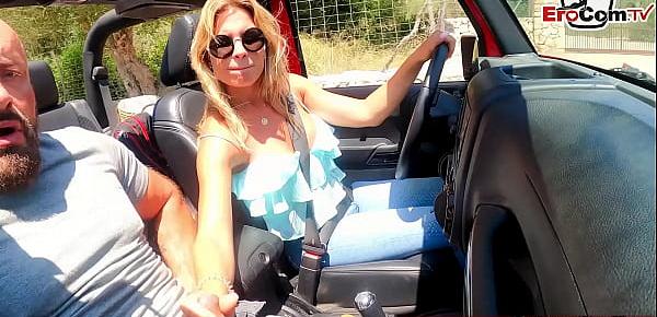  Sex im Cabrio Auto auf Mallorca mit deutscher teen